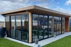 houten-tuinkamer-glazen-wanden